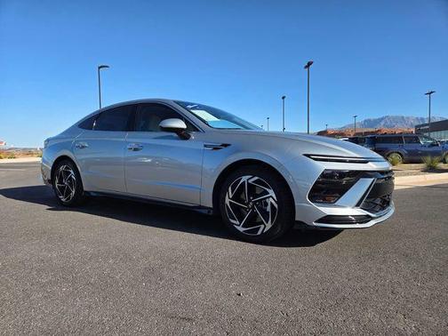 Aero Silver 2025 Hyundai SONATA SEL