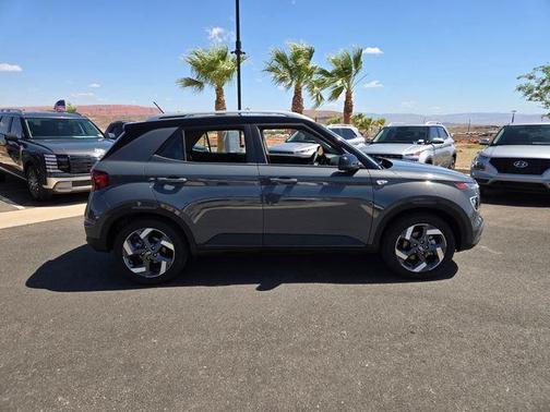 Ecotronic Gray w/Black Roof 2025 Hyundai VENUE Limited