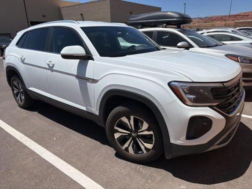 Pure White 2024 Volkswagen Atlas Cross Sport 2.0T SE