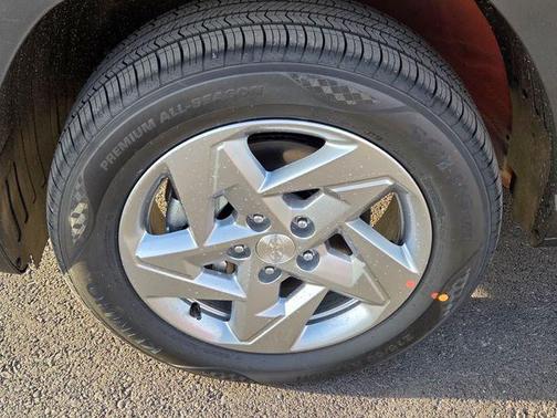 Soultronic Orange Pearl 2026 Hyundai KONA SE