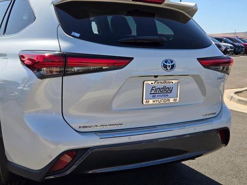 Blizzard Pearl 2020 Toyota Highlander Hybrid Limited