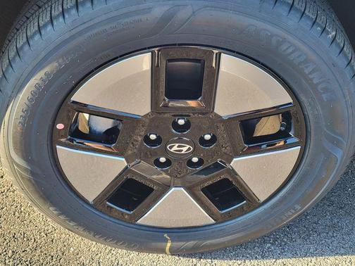 Shimmering Silver 2026 Hyundai SANTA FE SE