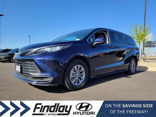 2022 Toyota Sienna LE