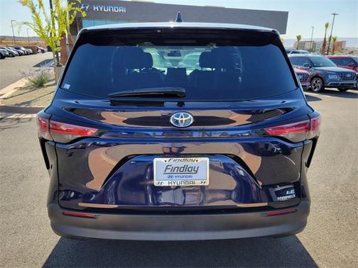 2022 Toyota Sienna LE