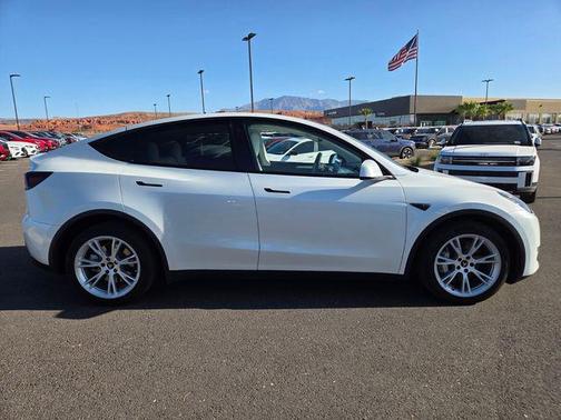 Pearl White Multi-Coat 2023 Tesla Model Y Long Range Dual Motor All-Wheel Drive
