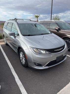 Billet Silver Metallic Clearcoat 2017 Chrysler Pacifica Touring-L