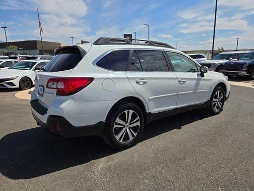 Crystal White Pearl 2018 Subaru Outback 2.5i Limited