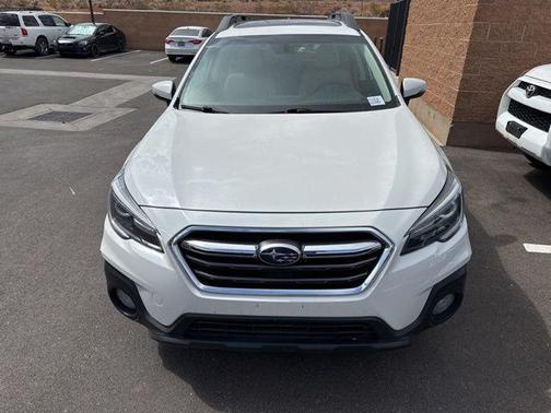 Crystal White Pearl 2018 Subaru Outback 2.5i Limited