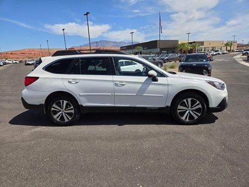 Crystal White Pearl 2018 Subaru Outback 2.5i Limited