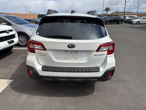 Crystal White Pearl 2018 Subaru Outback 2.5i Limited