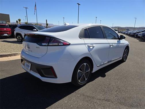 2022 Hyundai IONIQ Plug-In Hybrid SE