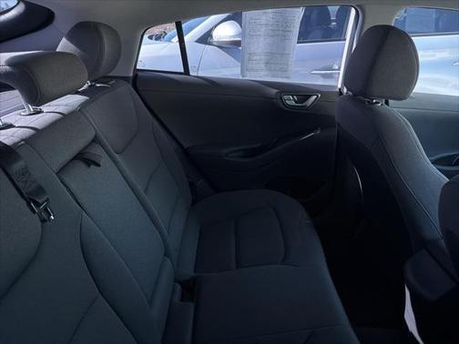 2022 Hyundai IONIQ Plug-In Hybrid SE