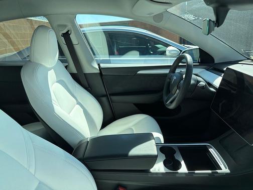 Pearl White Multi-Coat 2023 Tesla Model Y Long Range Dual Motor All-Wheel Drive
