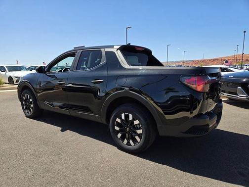 Phantom Black 2024 Hyundai SANTA CRUZ SE