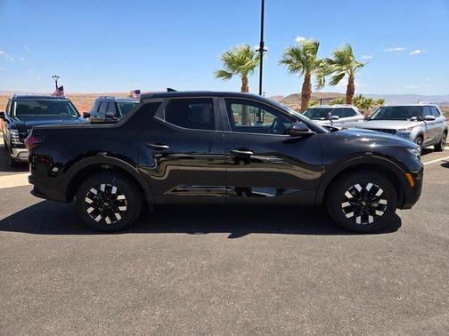 Phantom Black 2024 Hyundai SANTA CRUZ SE