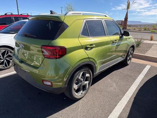 2022 Hyundai VENUE SEL