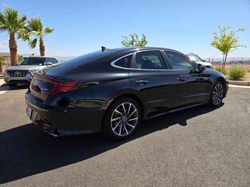 Phantom Black 2022 Hyundai SONATA Limited