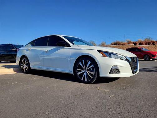 2022 Nissan Altima SR FWD