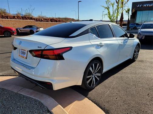 2022 Nissan Altima SR FWD