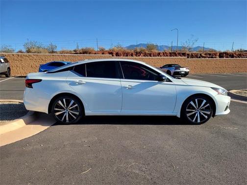 2022 Nissan Altima SR FWD