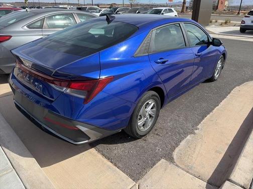 2024 Hyundai ELANTRA SE