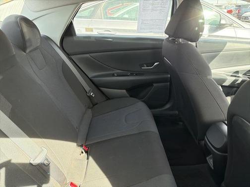 2024 Hyundai ELANTRA SE