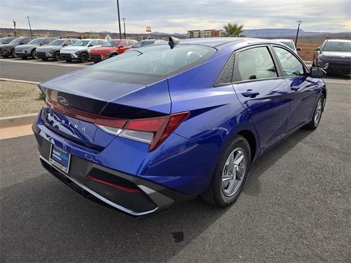 2024 Hyundai ELANTRA SE