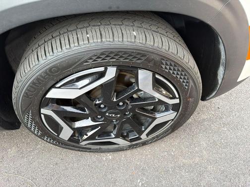 Snow White Pearl 2024 Kia Seltos SX Turbo