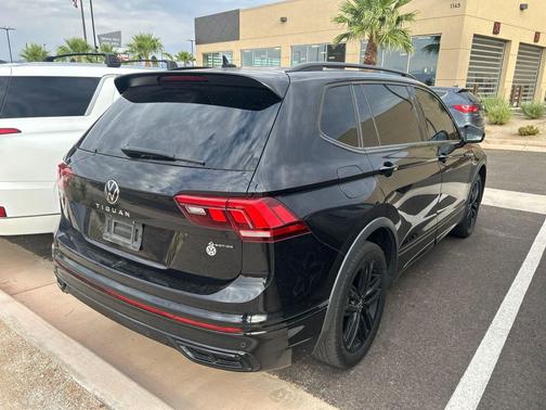 Deep Black Pearl 2022 Volkswagen Tiguan 2.0T SE R-Line Black 4MOTION
