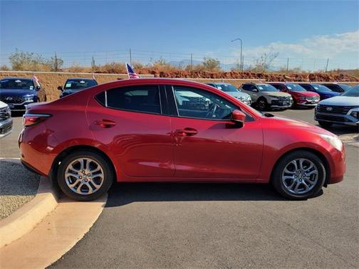 2019 Toyota Yaris Sedan LE