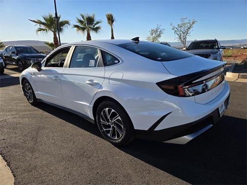 2026 Hyundai SONATA Hybrid Base