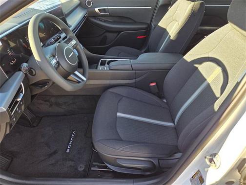 2026 Hyundai SONATA Hybrid Base