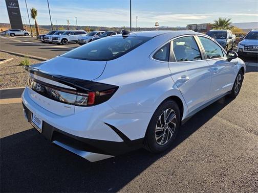 2026 Hyundai SONATA Hybrid Base