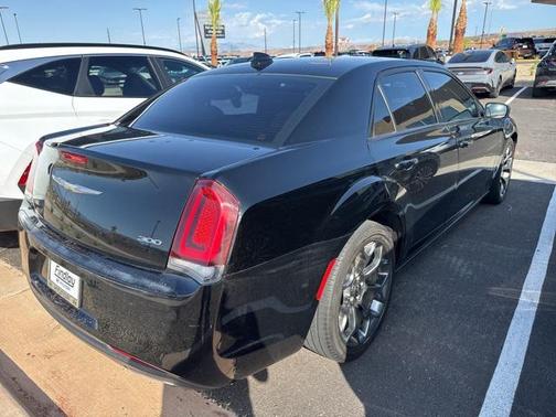 2018 Chrysler 300 Touring