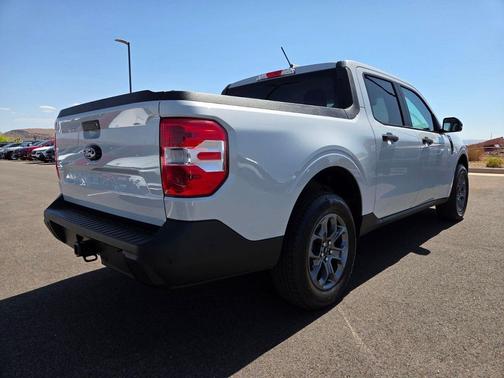 Space White Metallic 2025 Ford Maverick XLT