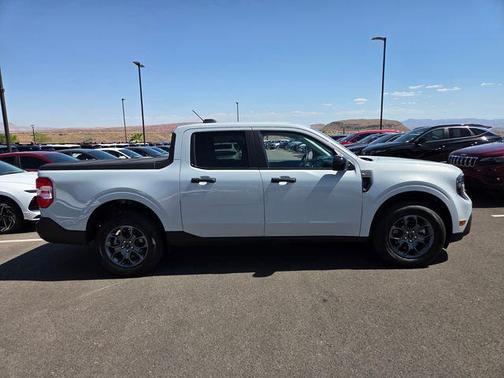 Space White Metallic 2025 Ford Maverick XLT