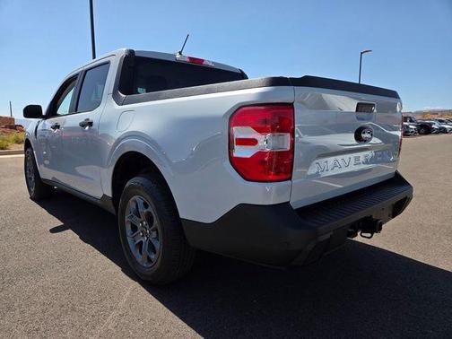 Space White Metallic 2025 Ford Maverick XLT