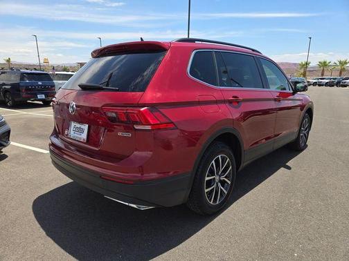 Cardinal Red Metallic 2019 Volkswagen Tiguan 2.0T SE 4MOTION