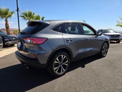 Carbonized Gray Metallic 2022 Ford Escape SE