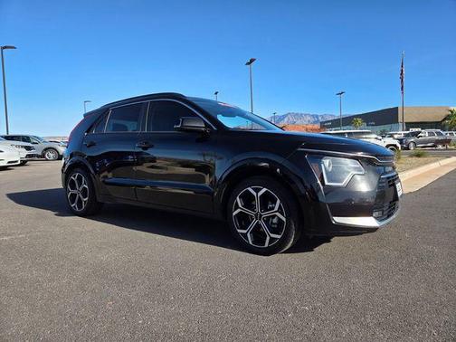 Aurora Black Pearl 2023 Kia Niro Touring