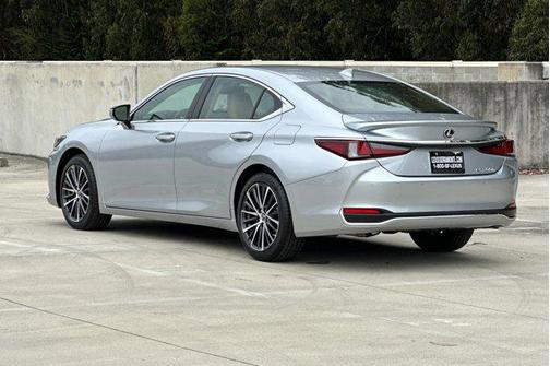 2025 Lexus ES 300h Base