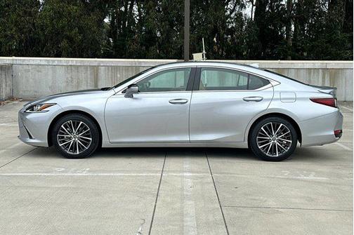 2025 Lexus ES 300h Base