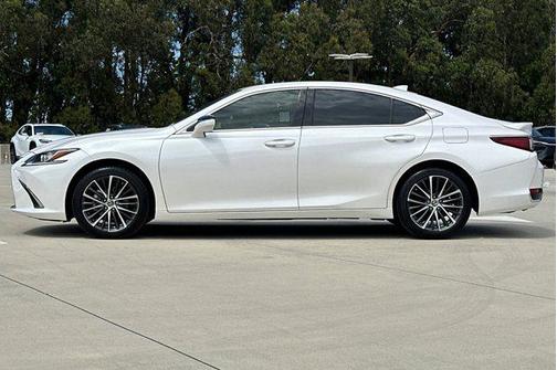 2024 Lexus ES 300h Base