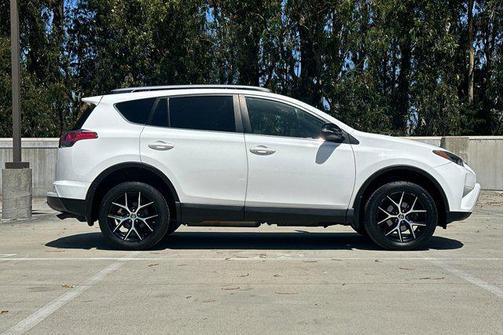 2018 Toyota RAV4 SE