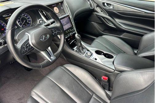 2017 INFINITI Q60 2.0T