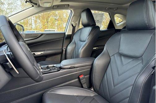 2026 Lexus NX 450h+ Luxury