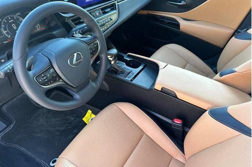 2025 Lexus ES 350 Base