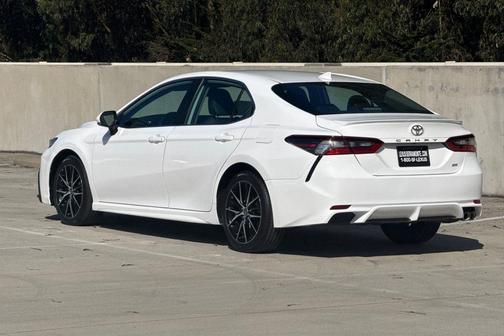 Ice Cap 2023 Toyota Camry SE