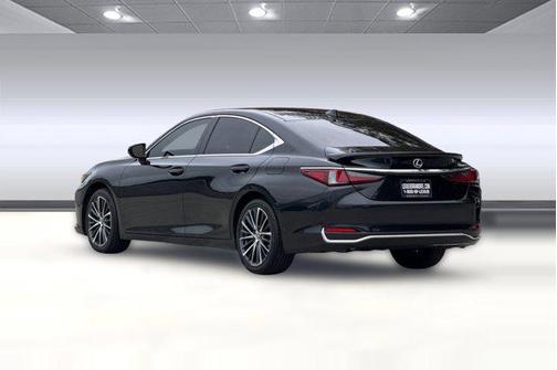 2022 Lexus ES 300h Base