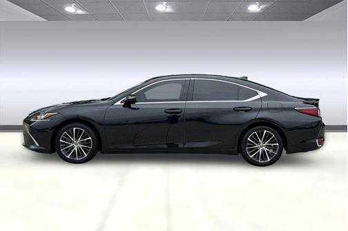 2022 Lexus ES 300h Base